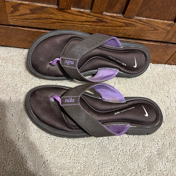 Nike comfort foot bed, size 9 W, lavender and brown flip-flops - Picture 3 of 6